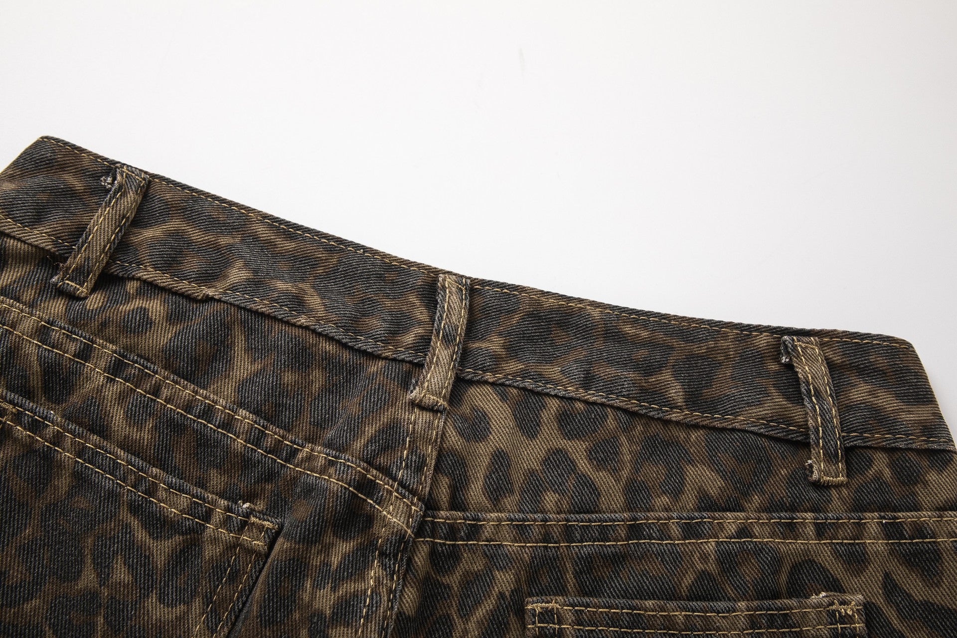 Zwoyren Leopard Denim Short