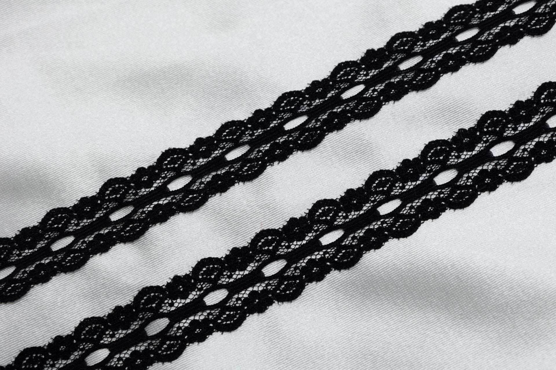Zwoyren Lace Detail Long Sleeve T-shirt