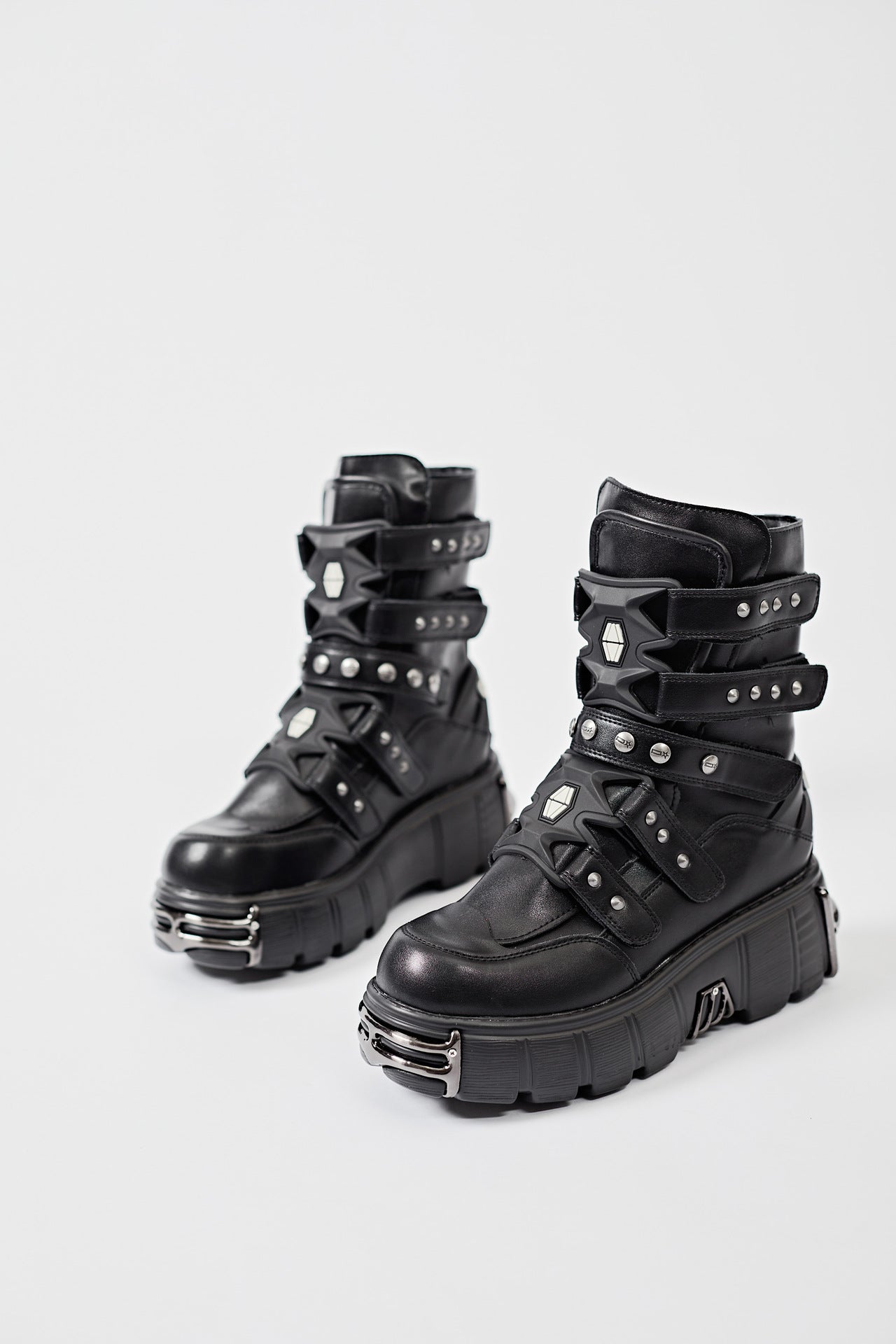 Zwoyren Heavy Metal Platform Bot