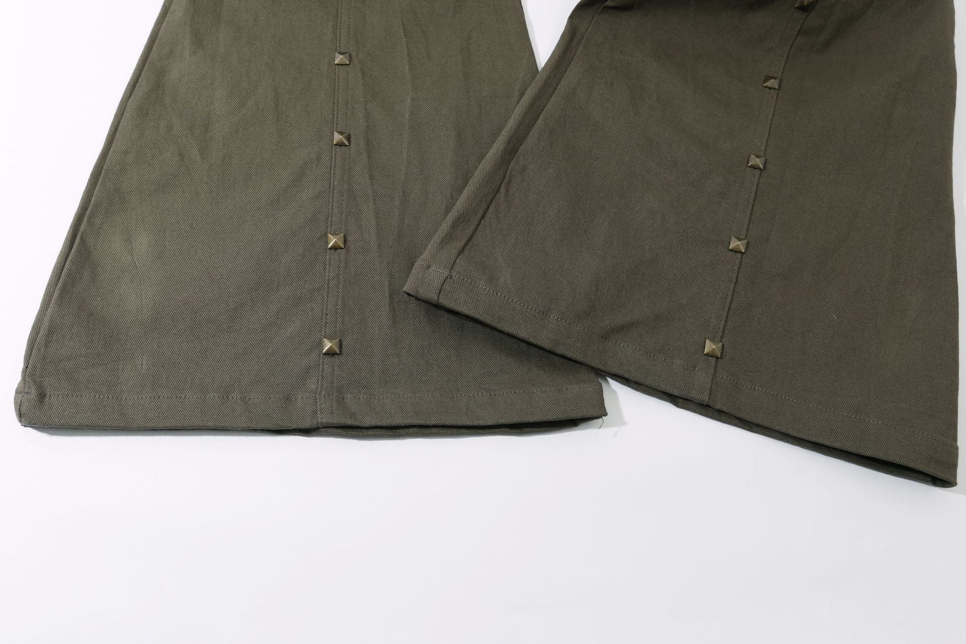 Zwoyren Rivet Flare Jeans