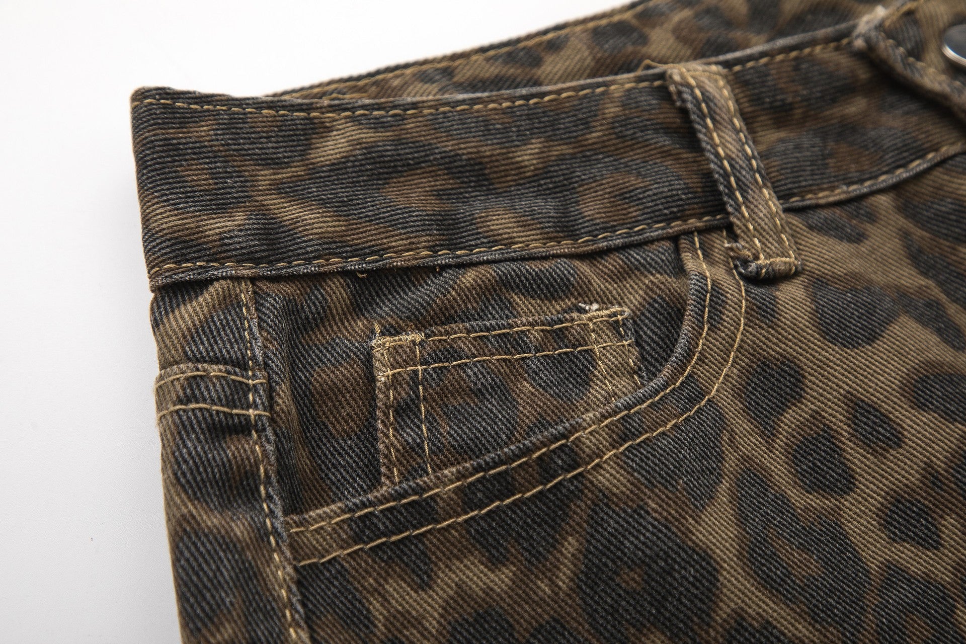 Zwoyren Leopard Denim Short