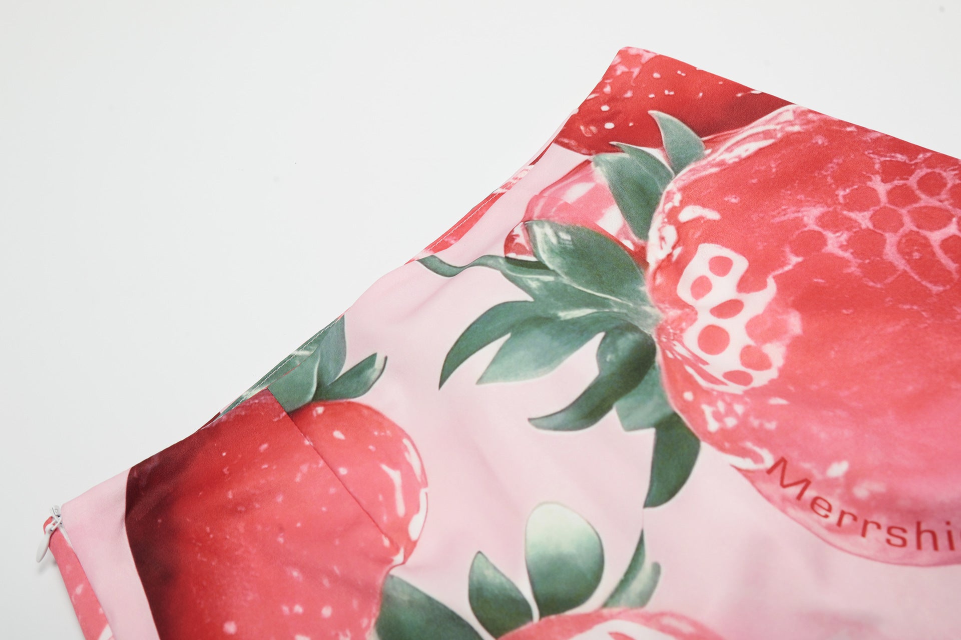 Zwoyren Strawberry Print Skirt