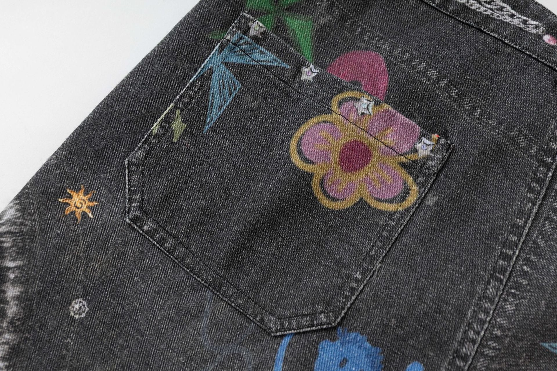 Zwoyren Graffiti Print Camouflage Layered Cargo Jeans