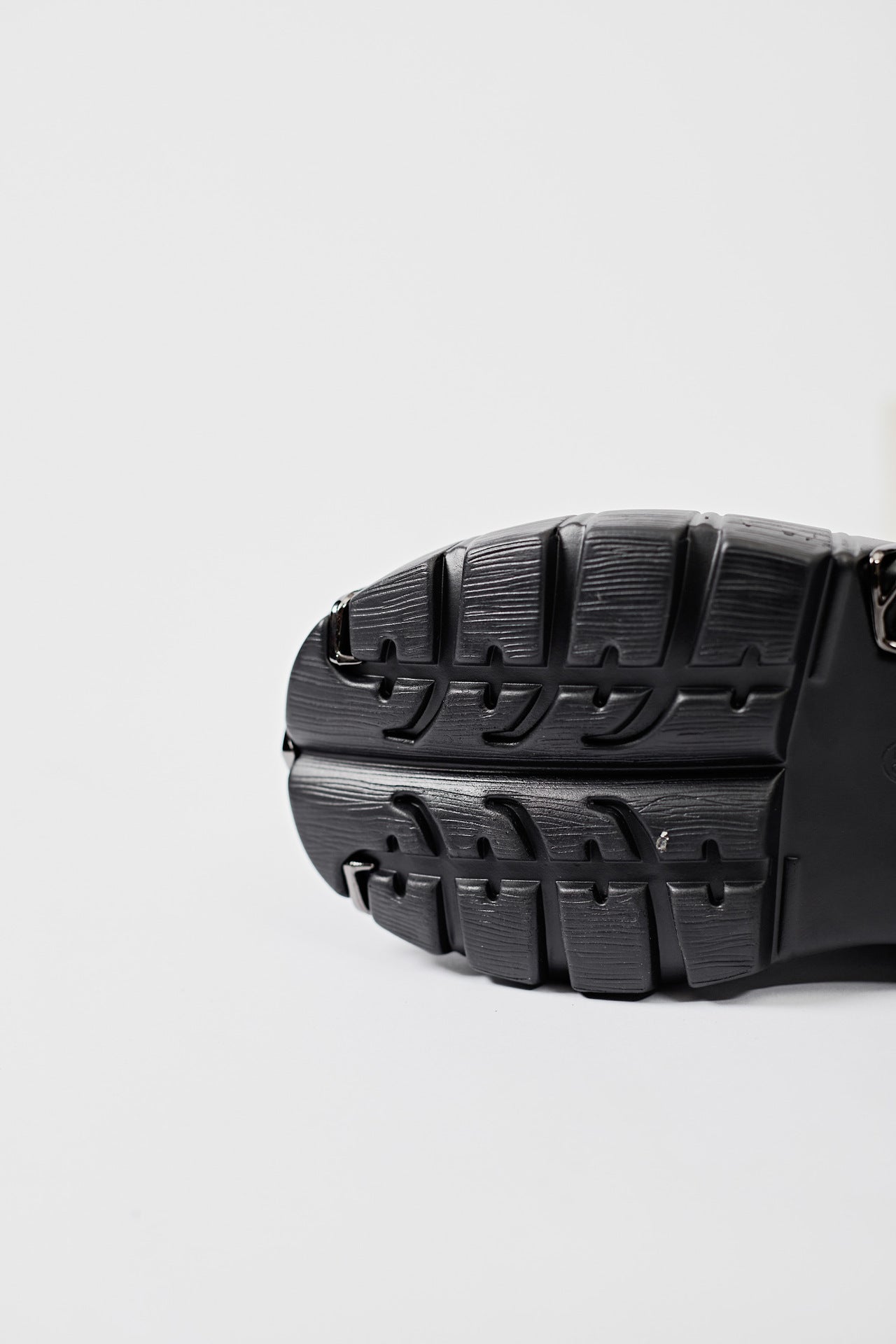 Zwoyren Heavy Metal Platform Bot