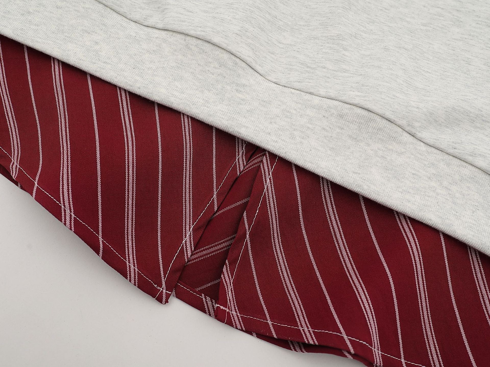 Zwoyren Red Stripe Tie Collar T-Shirt