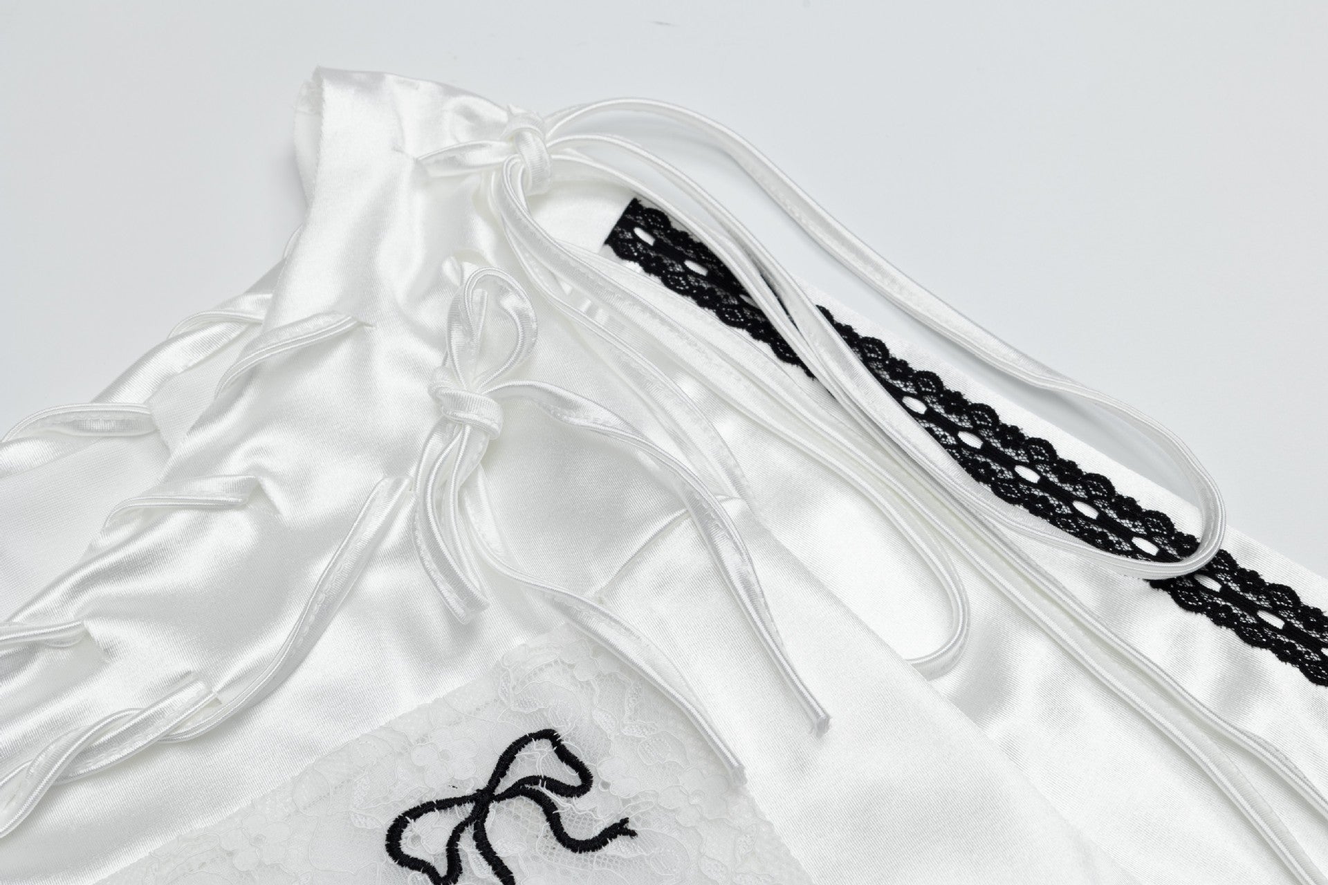 Zwoyren Lace Detail Long Sleeve T-shirt