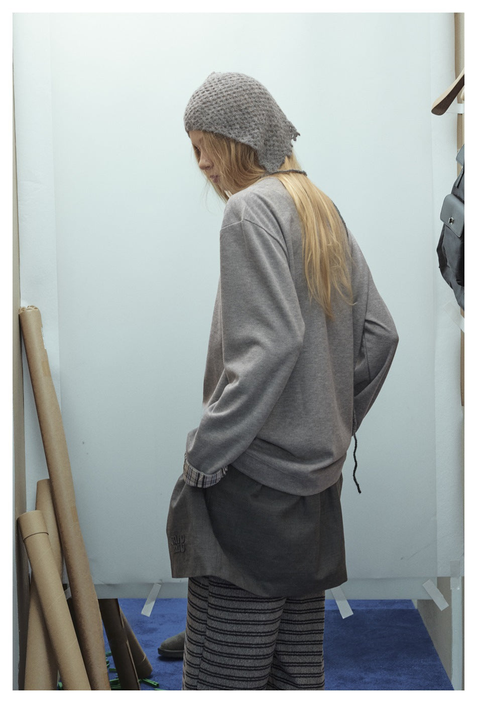 Zwoyren Plaid-Lined V-Neck Sweatshirt