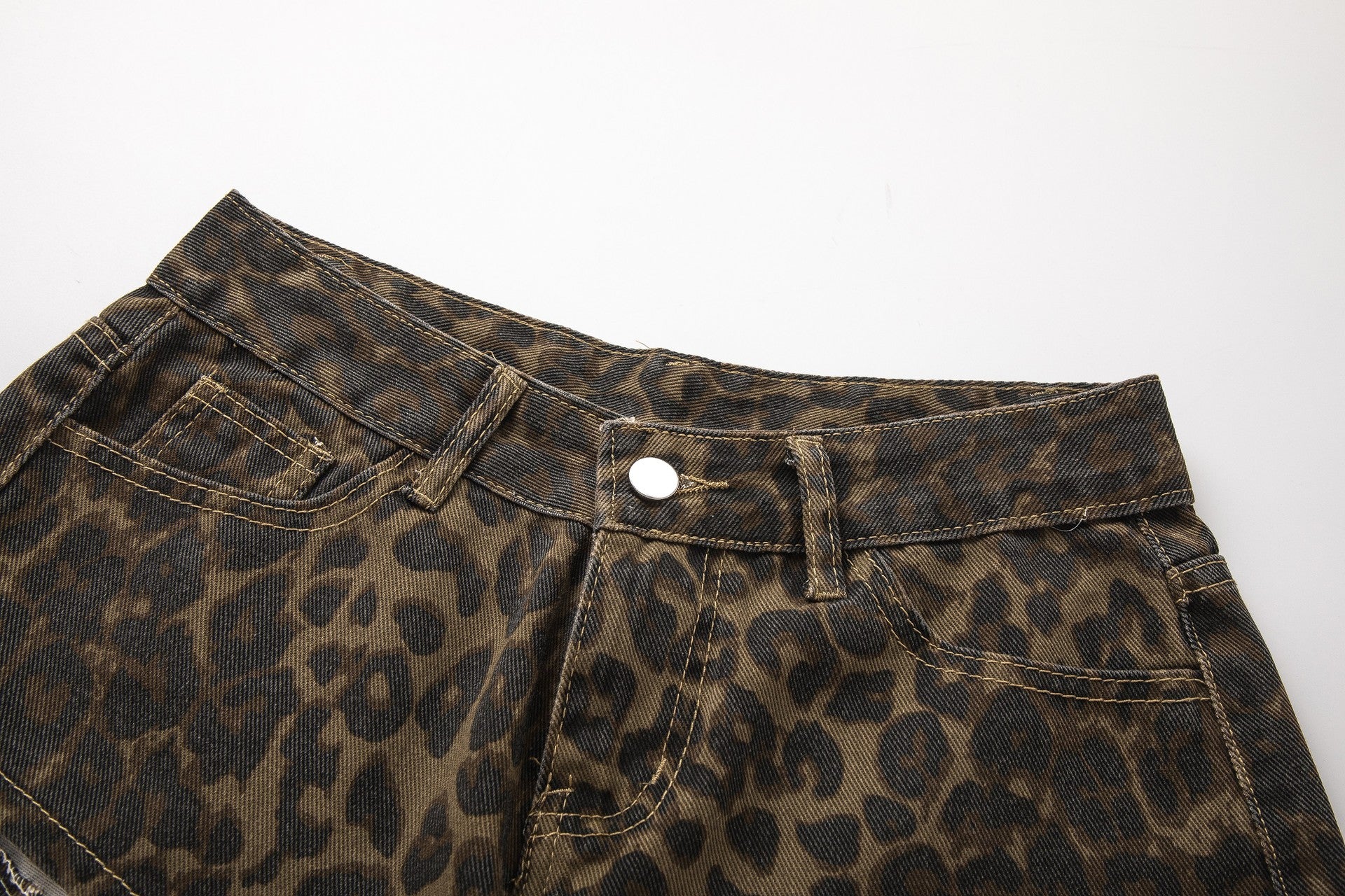 Zwoyren Leopard Denim Short