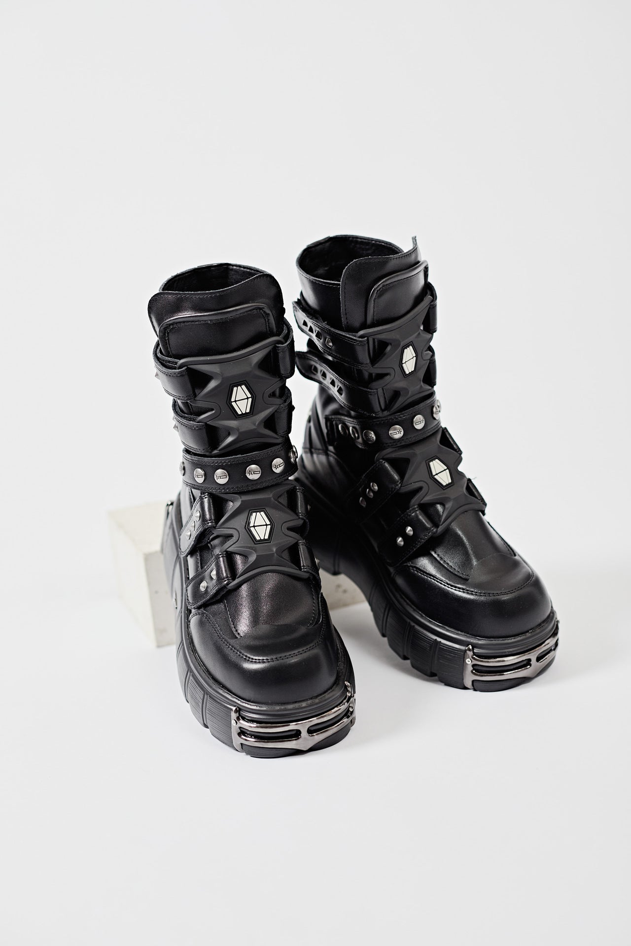 Zwoyren Heavy Metal Platform Bot