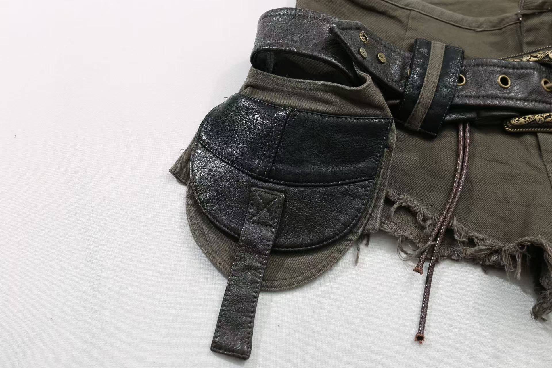 Zwoyren Tassel Shorts