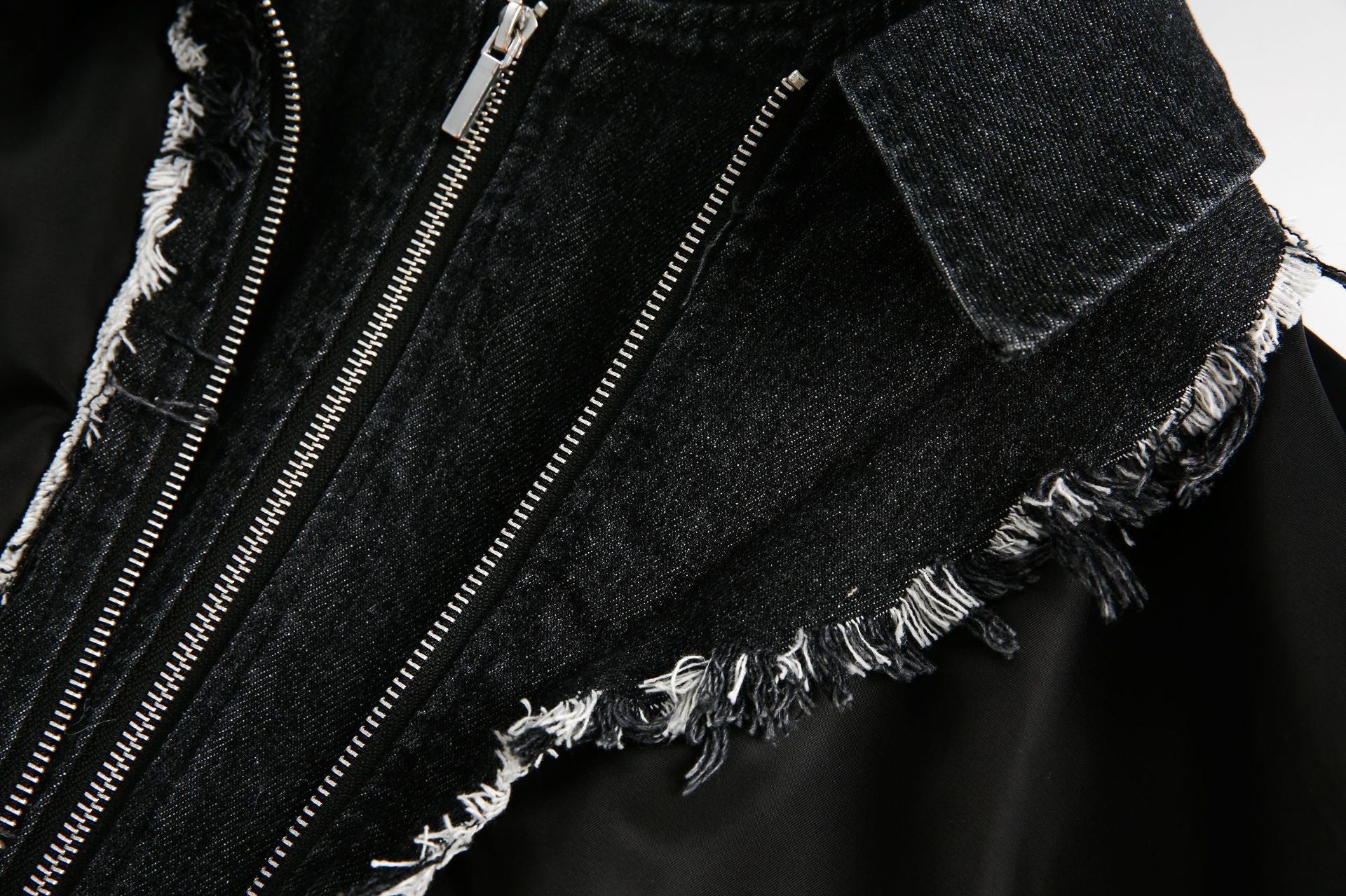 Zwoyren Raw Edge Spliced Hooded Denim Jacket