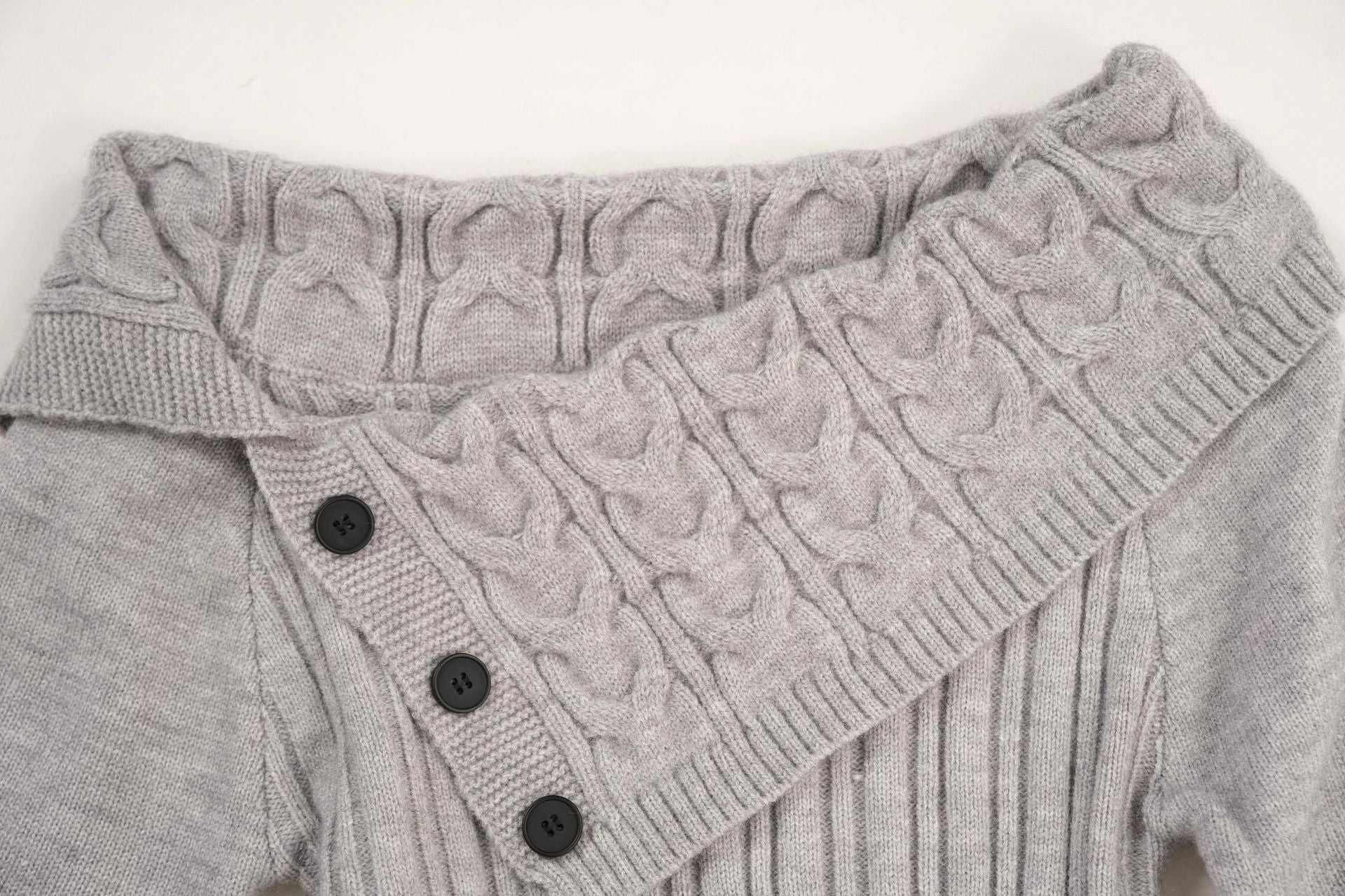 Zwoyren Buttoned Ruffle Knit Sweater