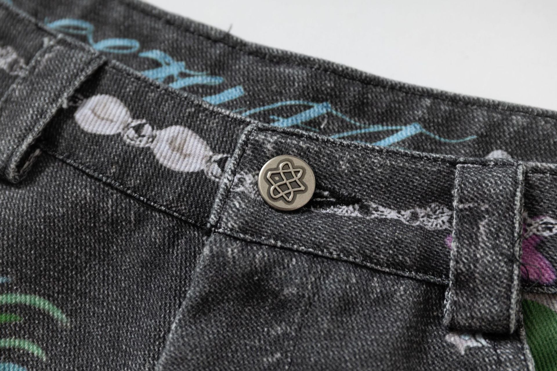 Zwoyren Graffiti Print Camouflage Layered Cargo Jeans