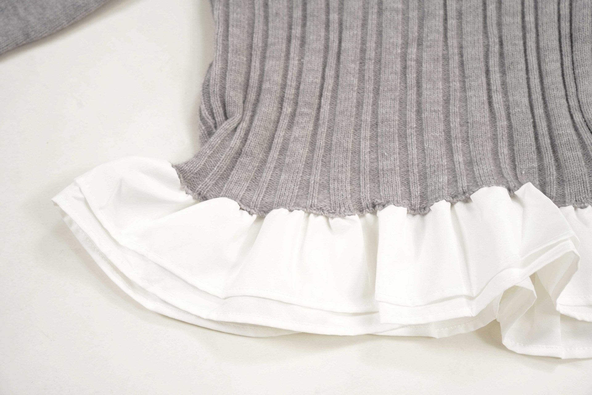 Zwoyren Buttoned Ruffle Knit Sweater