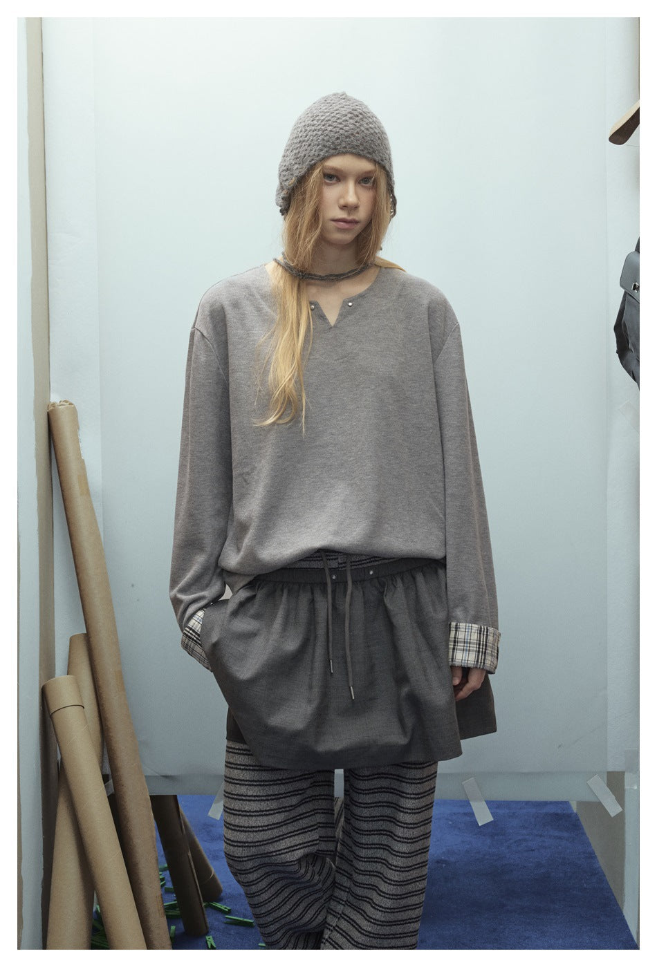 Zwoyren Plaid-Lined V-Neck Sweatshirt