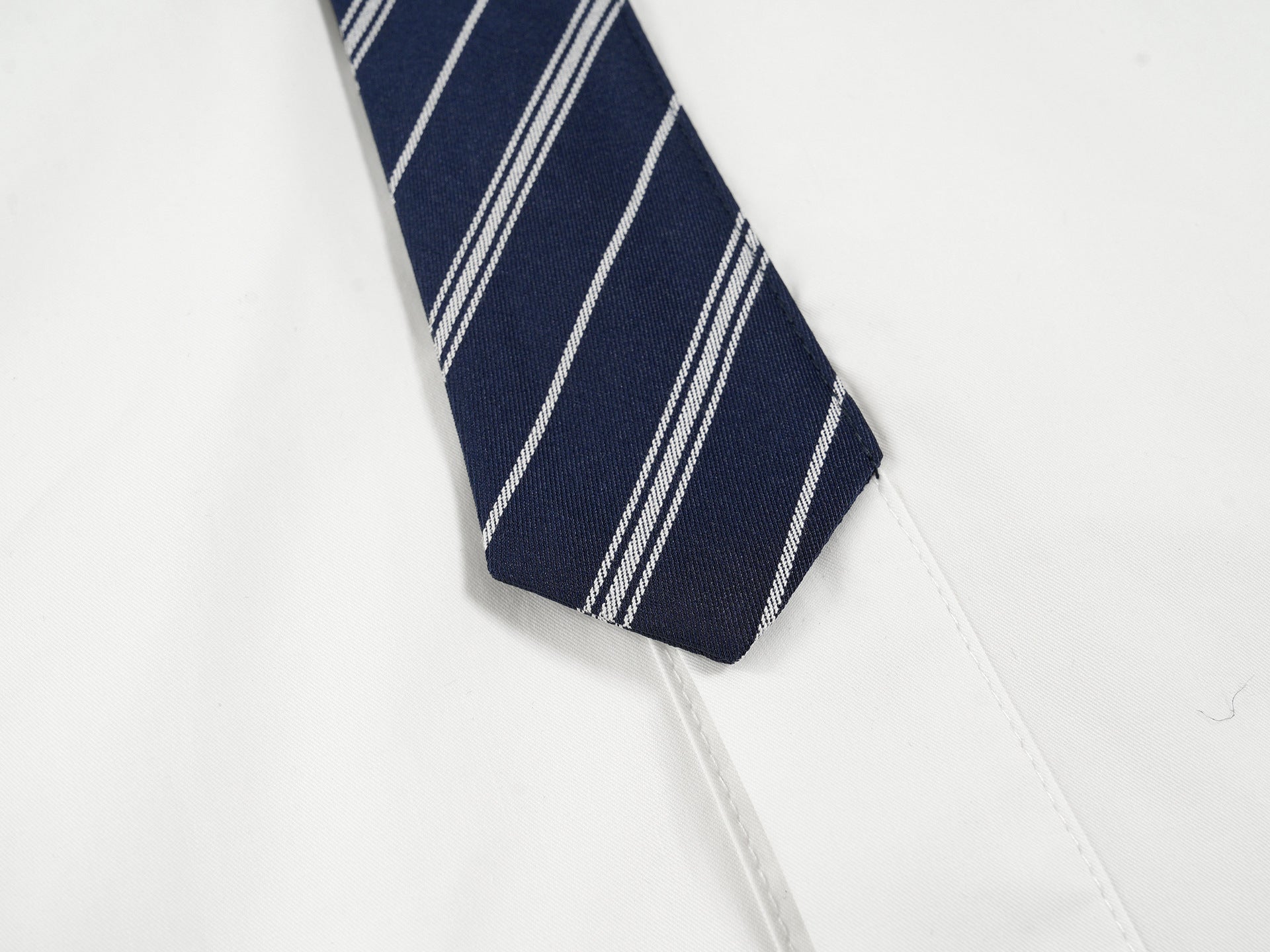 Zwoyren Stripe Necktie Long Sleeve Shirt